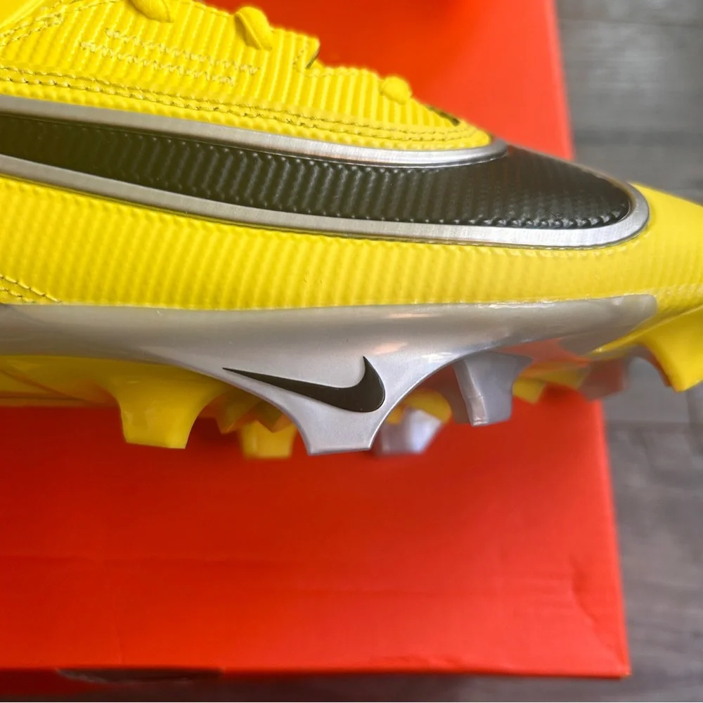 Nike Oregon Ducks PE Football Cleats Men’s 13.5 NEW